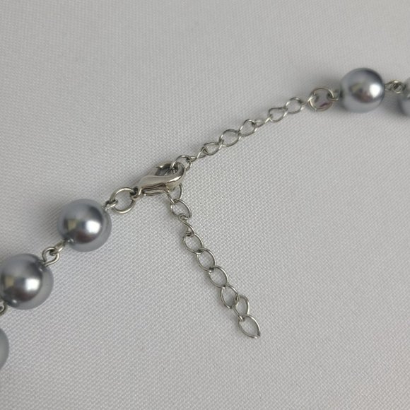 Silver Faux Pearl Bezel Chandelier Statement necklace - Picture 5 of 8